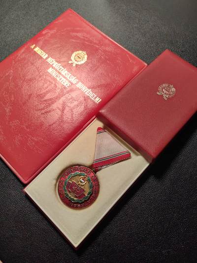 靖甫拍卖第十三场 - 匈牙利人民军25年服役奖章带证 真珐琅章体
