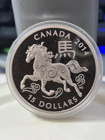 第185期拍卖 - 加拿大2014年生肖马年1盎司纪念银币，999银，塑料盒有裂痕，银价465元