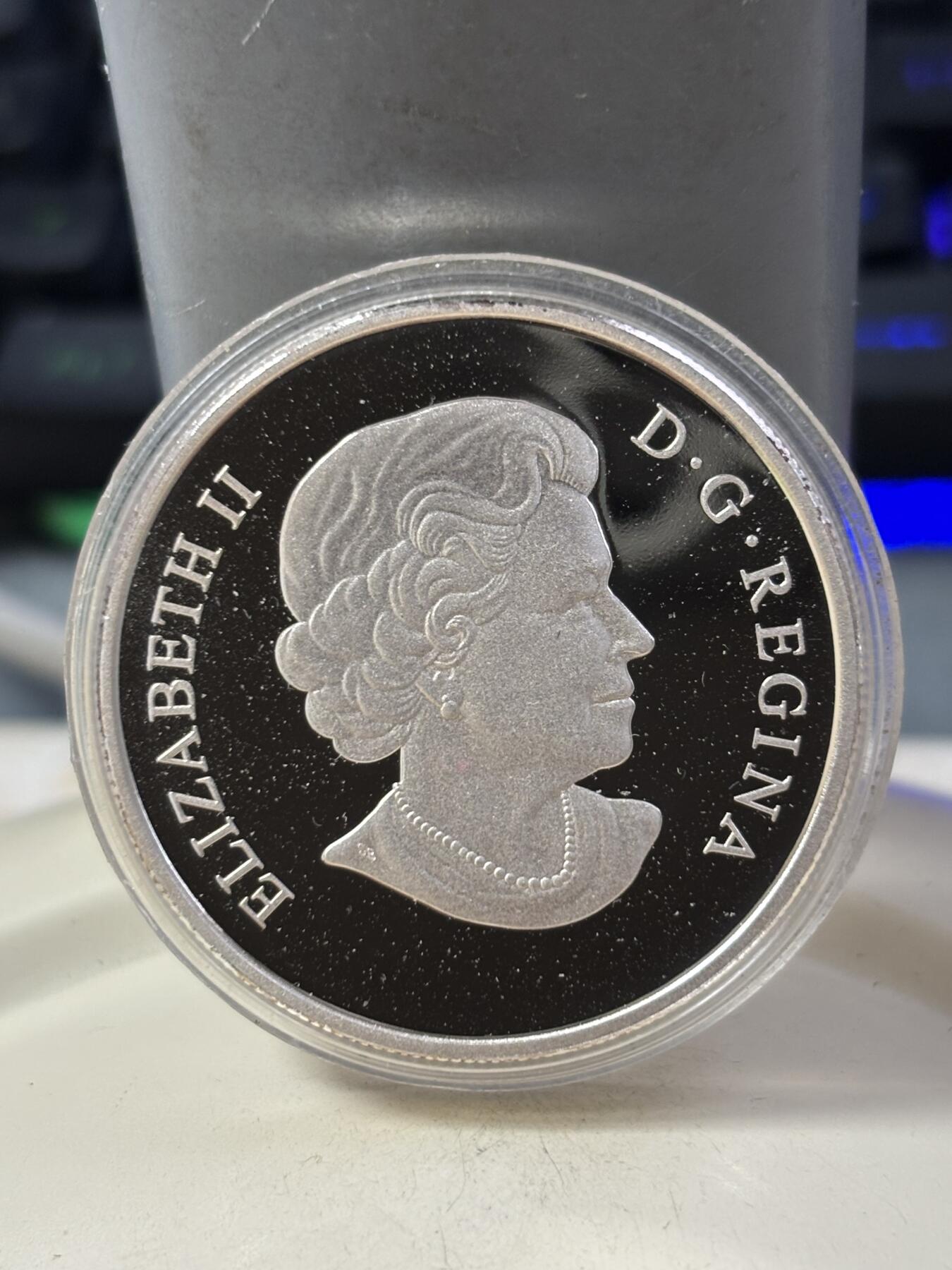 第185期拍卖 加拿大2014年生肖马年1盎司纪念银币，999银，塑料盒有裂痕，银价465元