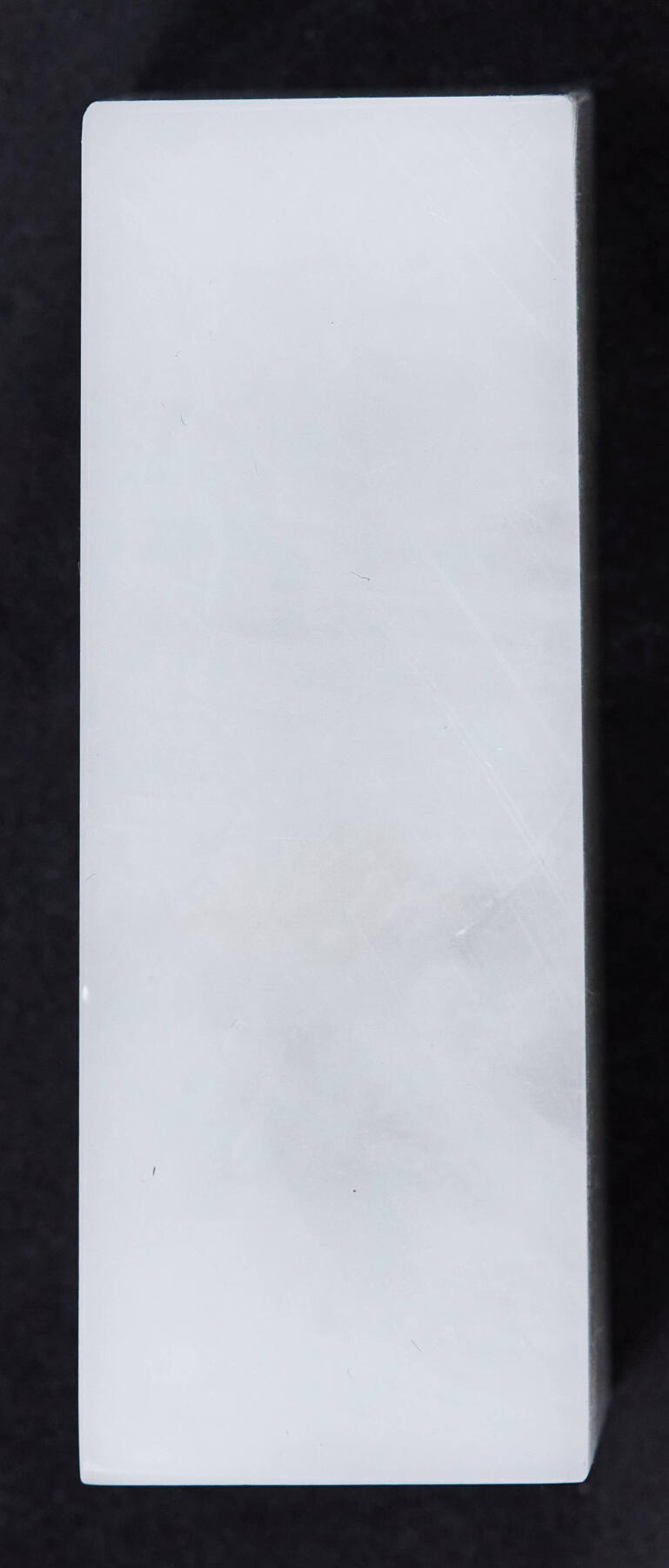 【俄甄集藏】2026年(046)01-07 星期三 晚 19:30 全场包邮 精美奶白冻石方料印章（产地中国青海），高：60mm，底座：22mm×27mm，重量：98.83克，质地清纯