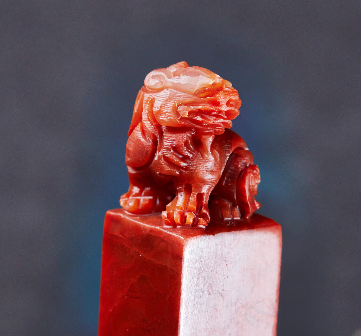 【俄甄集藏】2026年(046)01-07 星期三 晚 19:30 全场包邮 精美老挝石麒麟印章（产地老挝）高：53mm，底座：16mm×16mm，重量：29.31克，颜色明丽，温润如玉