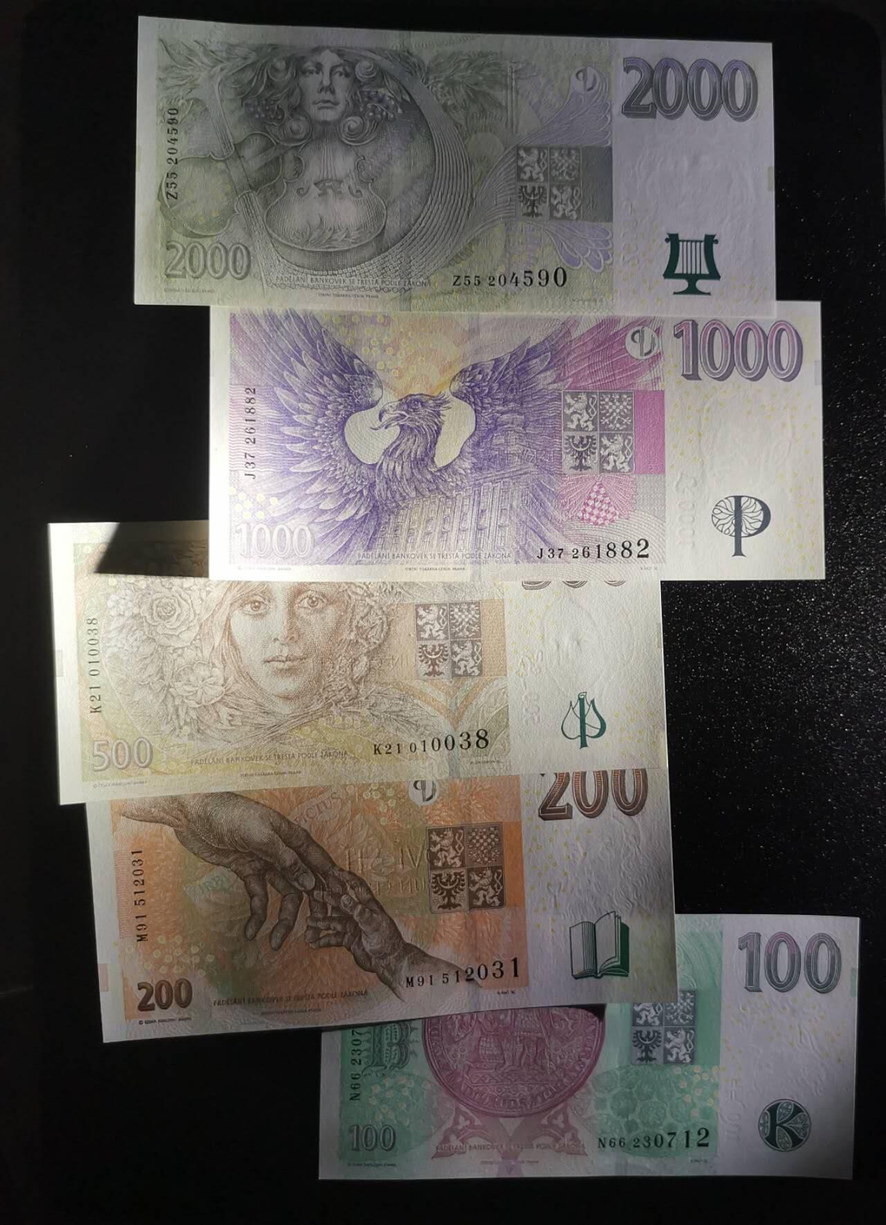 《艾美收藏》第225期-12.15周日外币精选场 捷克共和国100-2000克朗五张小全套全新UNC部分面值号码无47