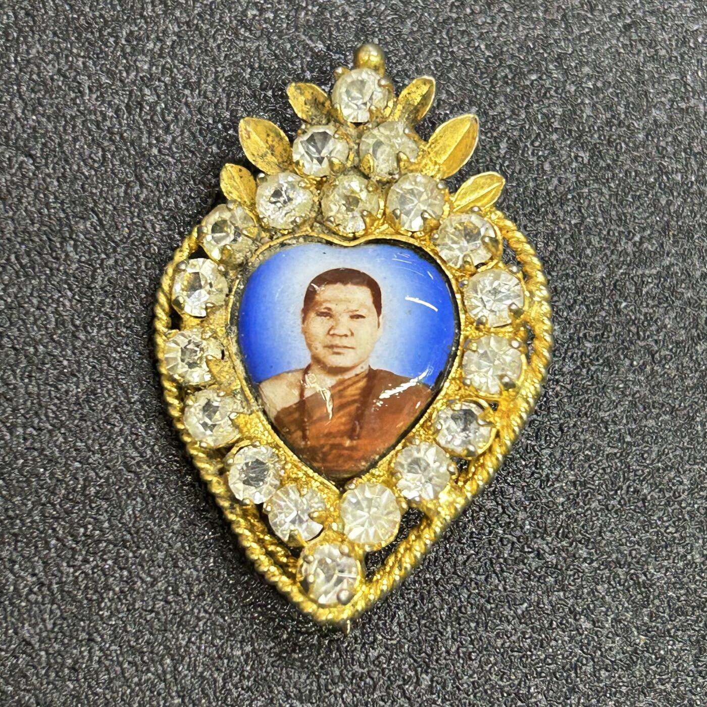 西秦中古拍卖第六十九期 泰国早期高僧纪念章 镶水钻