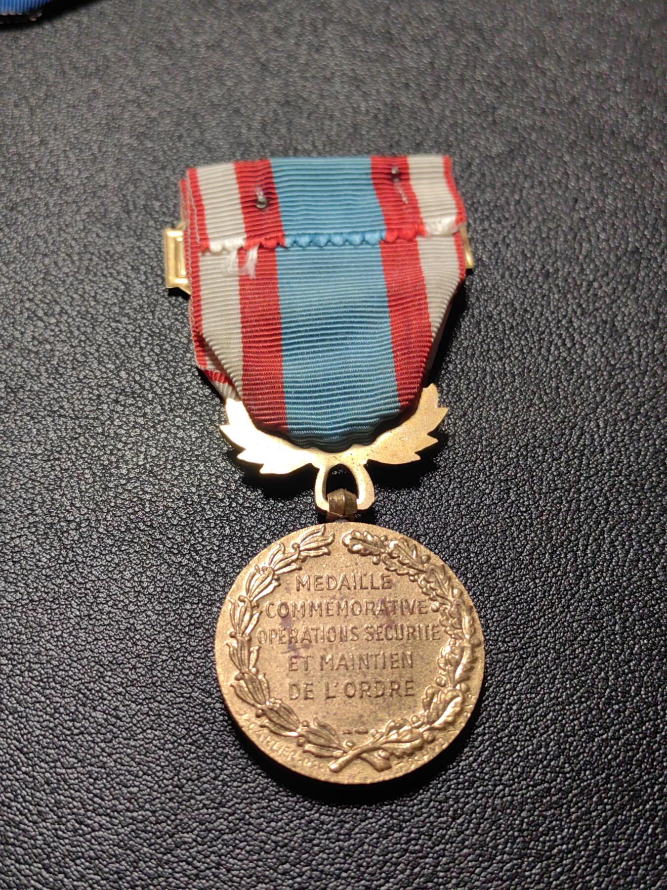 靖甫拍卖第十三场 法国军事维和奖章 阿尔及利亚勋条