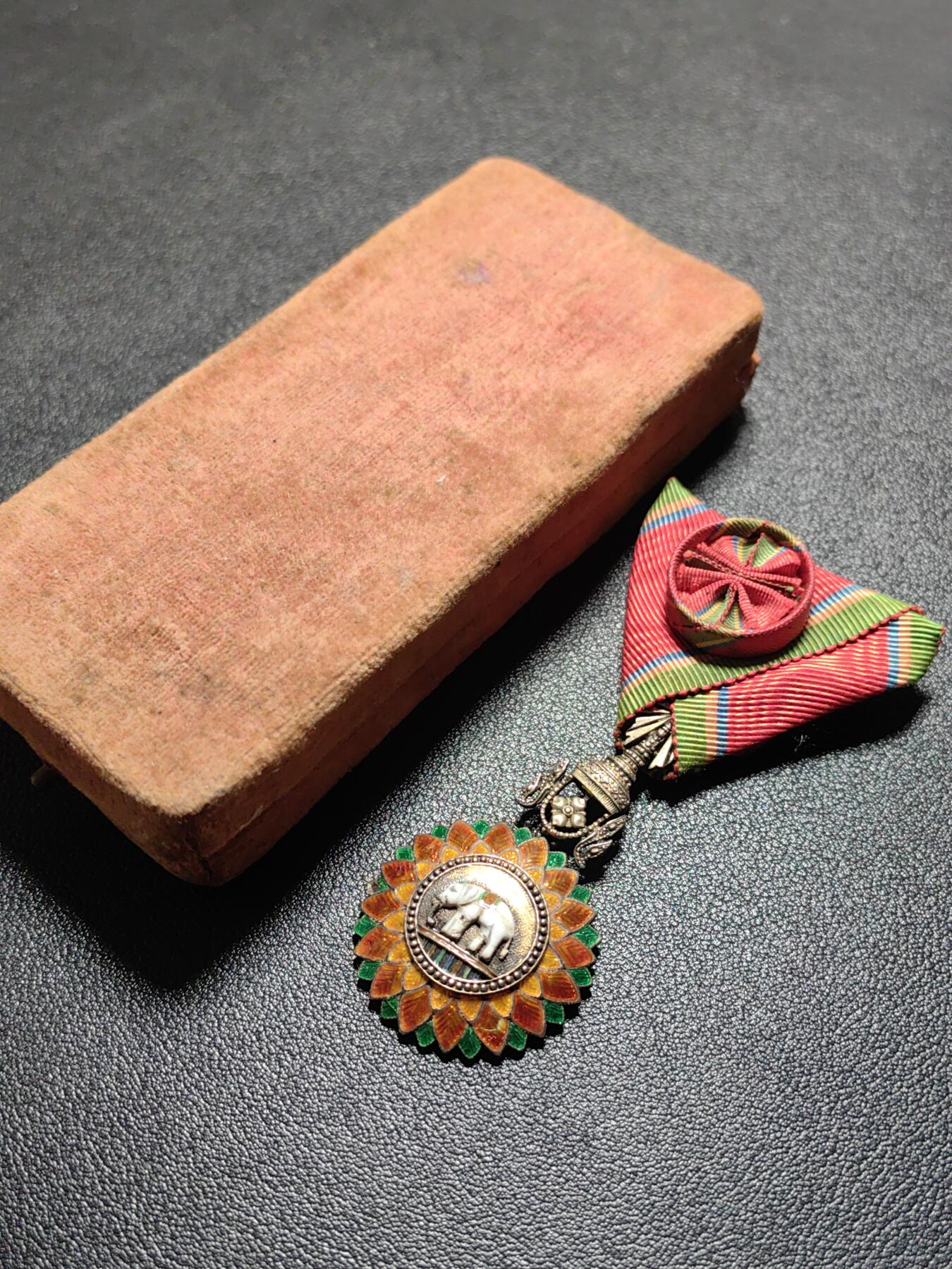 靖甫拍卖第十三场 暹罗白象勋章 早期版带原盒