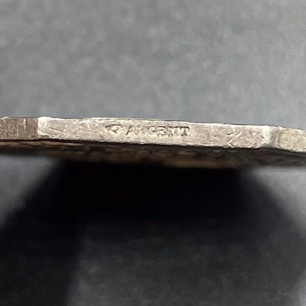 「木头集藏」“冬至雅藏”——章牌精品专场！ 法国火灾互助保险八角银章，直径：34.6 mm，16.3g，边铭：手指 ARGENT，章面主体是浴火重生的不死鸟浮雕，环绕拉丁文“EX CINERE SUO REDIVIVUS”（从自身灰烬中重生），品相还不错。