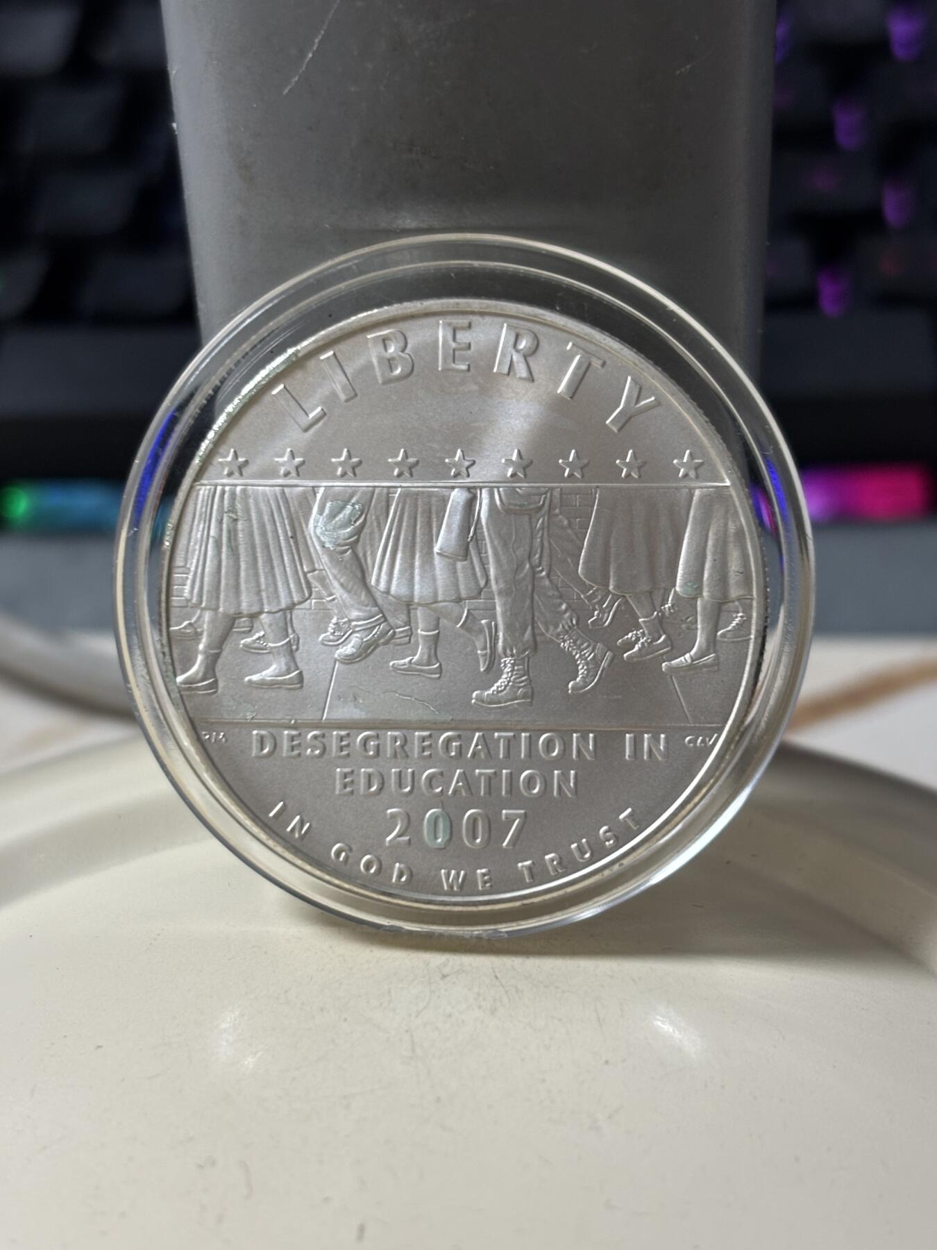 第185期拍卖 克劳斯获奖币美国2007小石城事件50周年磨砂银币，26.72克，900银，银价360元