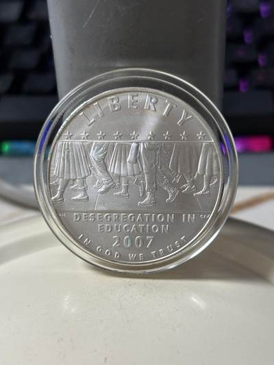 第185期拍卖 - 克劳斯获奖币美国2007小石城事件50周年磨砂银币，26.72克，900银，银价360元