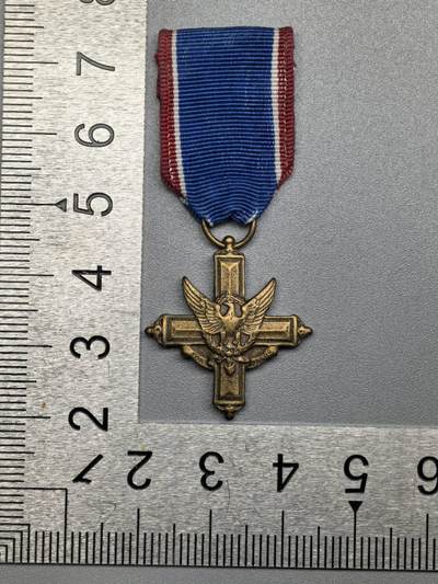 小驴勋章奖章收藏12月20日周六晚六点拍卖（珍爱和平，收藏战争，铭记历史，勿忘国耻，忠党爱国。有偿代拍，送拍规则在简介最后，参拍须阅读规则后再参拍，关系到运费包装发货时效真假辨别等关键信息，拍卖时不再发原图，看大图店主微信码在拍卖店铺介绍里） - 美国陆军杰出服务勋章（陆军第二高级别功勋），多授予将官，苏联崔可夫元帅美国李梅将军都获得过101空降师506空降团E连连长温特斯上尉也得过迷你章