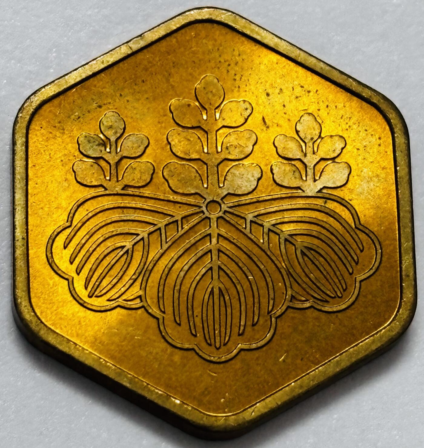 文馨钱币收藏第 286 场，圣诞节专场【 长期接收代拍品低至 0 佣金】 全新 1985 年日本牛年纪念章