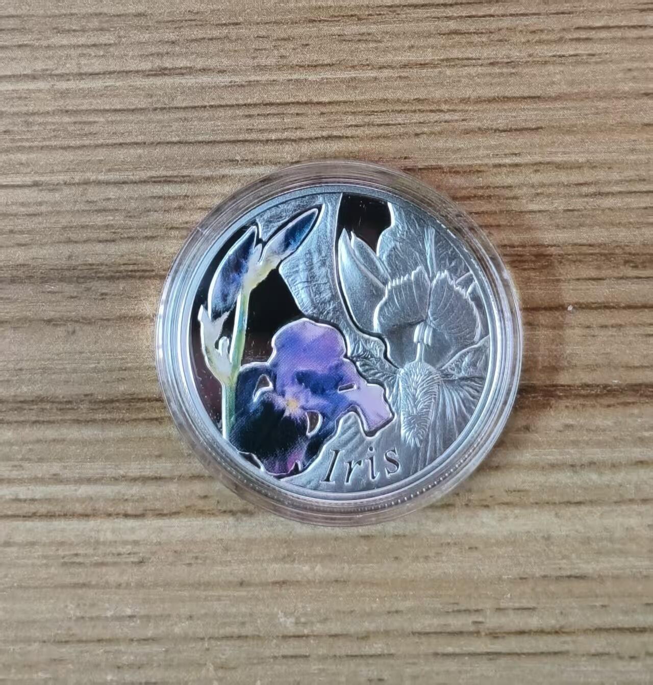 第185期拍卖 白俄罗斯2013, 世界美丽之花系列-鸢尾花, 双面彩色精制银币. 盒证全，鸢尾花又称彩虹花，浪漫自由之花，法兰西国花