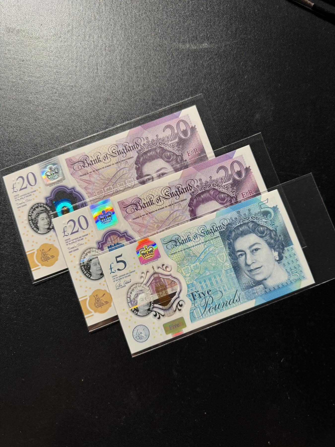 【外币出坑】0元0佣金起拍 无保留价 英国G序列 5磅 20磅 全新UNC 尾号776有指甲印 含1枚倒置号 共3枚