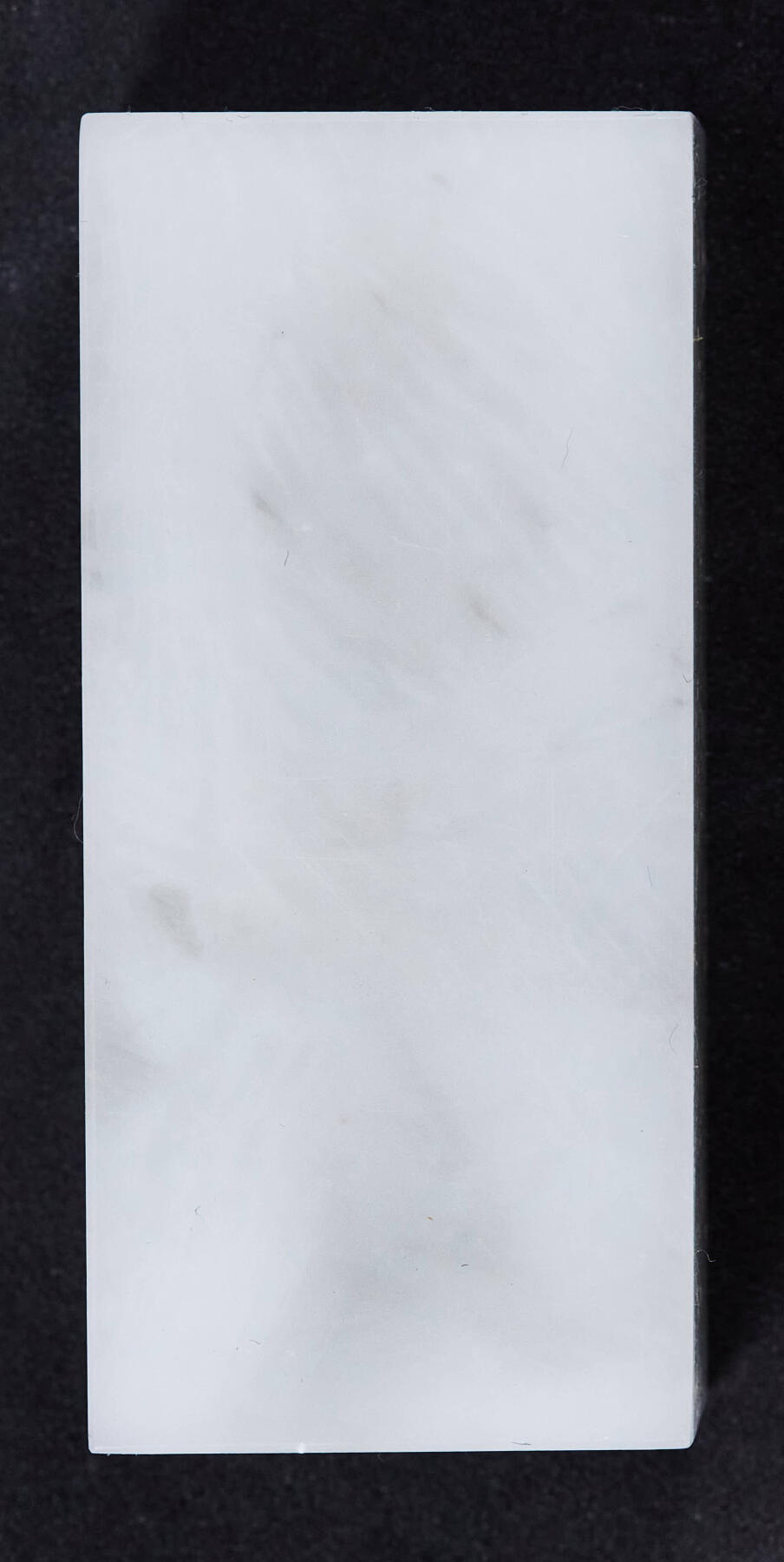 【俄甄集藏】2026年(046)01-07 星期三 晚 19:30 全场包邮 精美奶白冻石方料印章（产地中国青海），高：60mm，底座：22mm×27mm，重量：98.83克，质地清纯