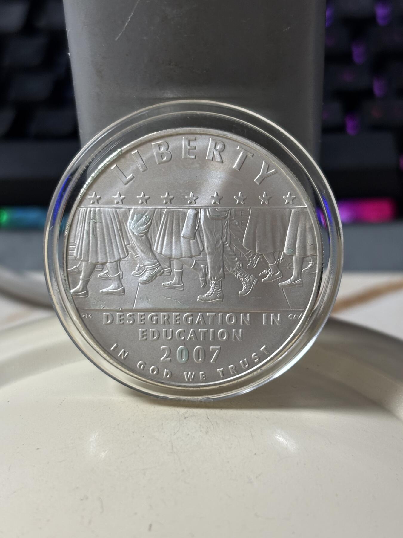 第185期拍卖 克劳斯获奖币美国2007小石城事件50周年磨砂银币，26.72克，900银，银价360元