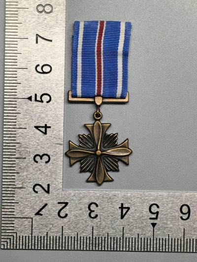 小驴勋章奖章收藏12月20日周六晚六点拍卖（珍爱和平，收藏战争，铭记历史，勿忘国耻，忠党爱国。有偿代拍，送拍规则在简介最后，参拍须阅读规则后再参拍，关系到运费包装发货时效真假辨别等关键信息，拍卖时不再发原图，看大图店主微信码在拍卖店铺介绍里） - 美国陆航飞行十字奖章迷你章