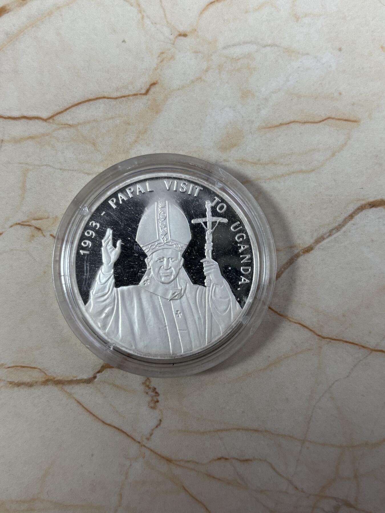 第185期拍卖 乌干达1993年教皇访问20克纪念银币，999银，银价299元