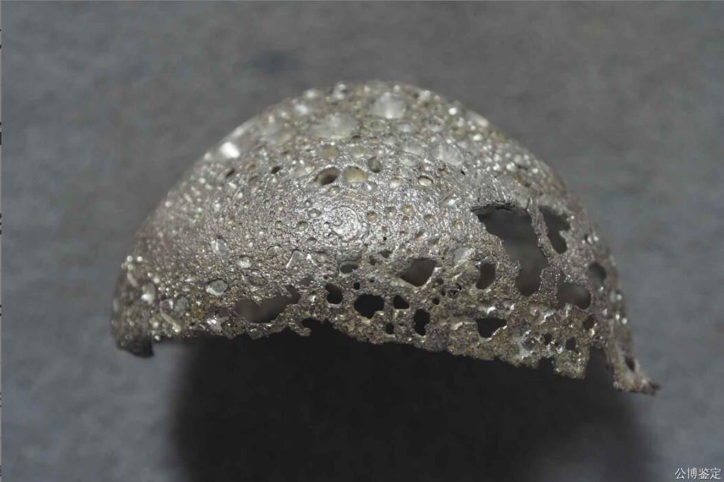 博洋堂世界钱币拍卖第153期（全场包邮） 公博总部严评MS62+，清代贵州二两银锭，重72.6克。贵州地区窖藏，完全未流通品相，锭形规整，通面细丝纹，成色极佳。宝面原光满溢，银色洁白润泽。底部蜂窝晶莹亮丽，气孔圆润饱满，金珠挂底。不可多得的收藏佳品。