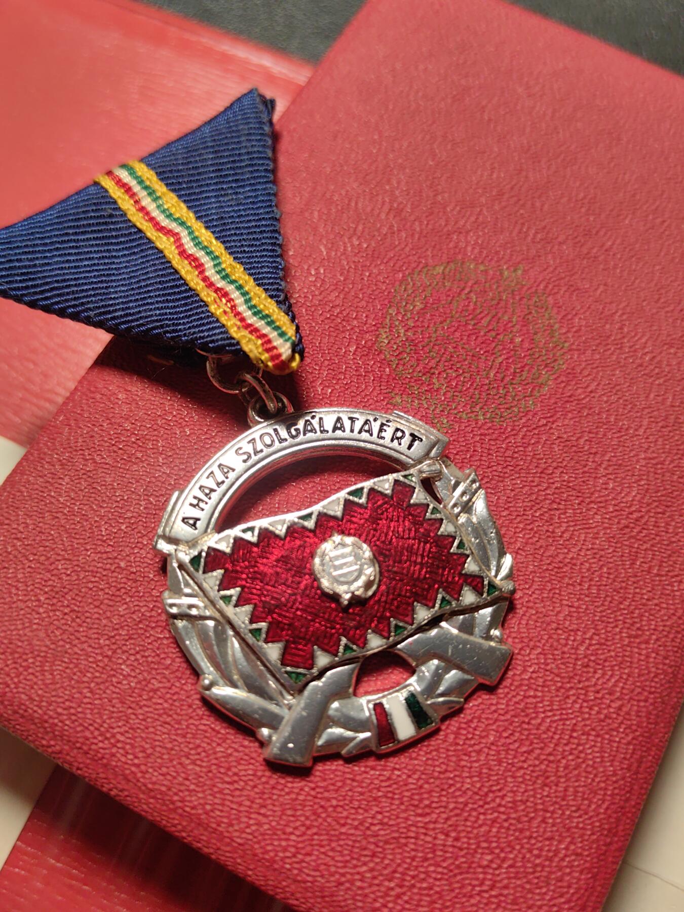 靖甫拍卖第十三场 匈牙利银级为祖国服务勋章带大小证