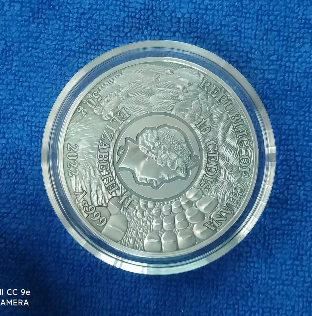 第185期拍卖 【龙头币】加纳2022，狂野杀手(1)-黑豹猎鸟，50克加大(直径达50mm)超高浮雕,仿古镀金银币. 盒证全. 龙头币 (狂野系列第一枚)，该系列即将发行第三枚. 实物图案超漂亮、立体. 新热门，国外售价348美元