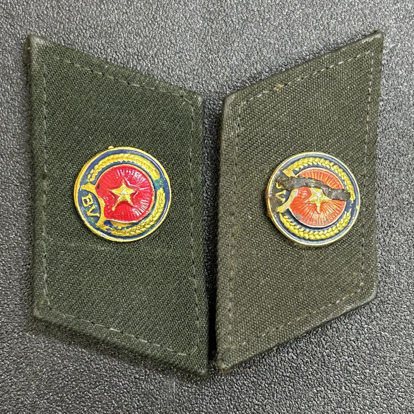 西秦中古拍卖第六十九期 越南早期保卫领章