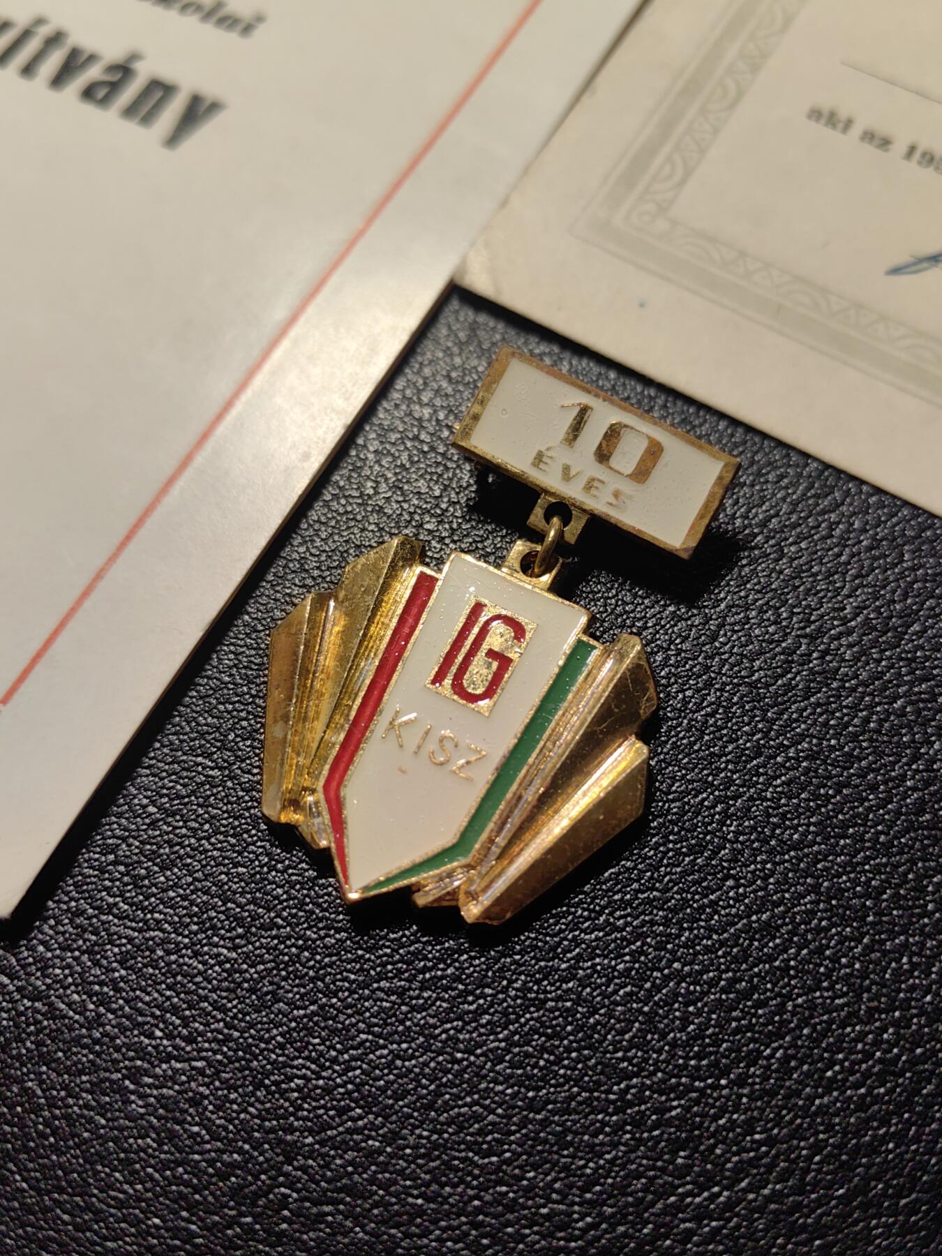 靖甫拍卖第十三场 匈牙利马列大学证和共青团证件及章一组