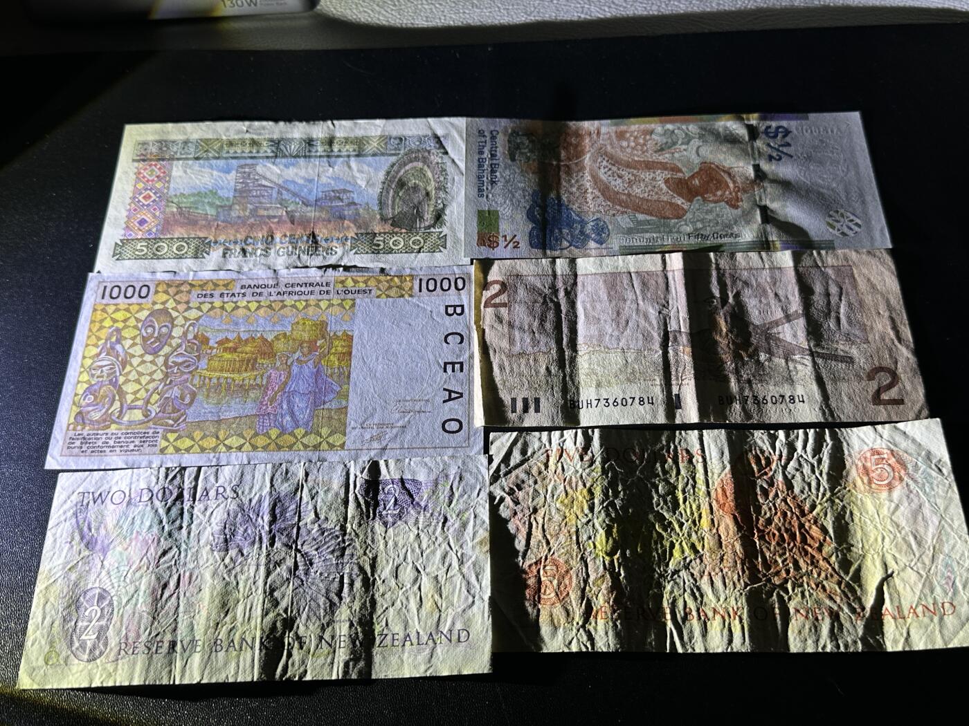 《外钞收藏家》第五百九十五期（优品场）（本平台长期征集拍品、欢迎藏友们联系合作） 四张女王钞+2张法郎 6张一起 非全新 品相如图 新西兰5有撕口