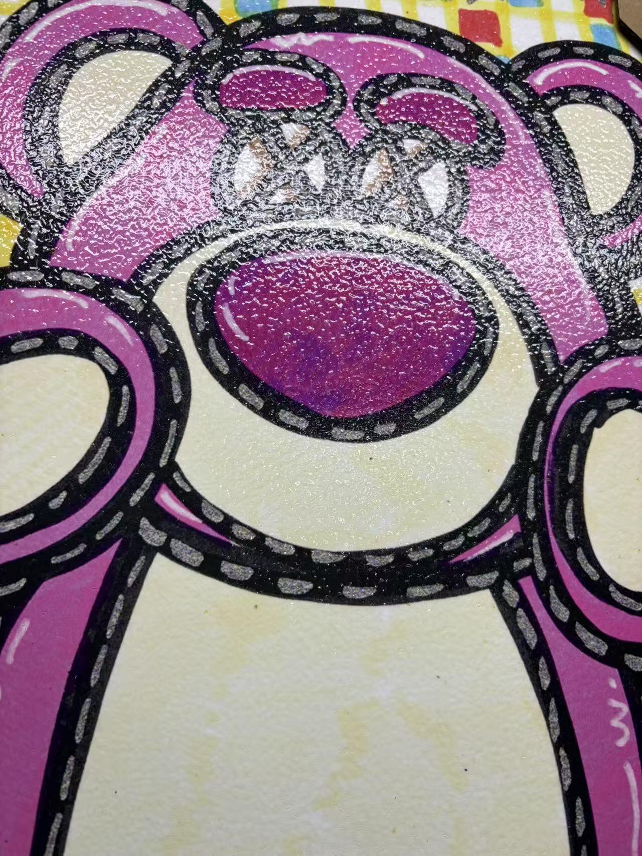 零元拍：OWSON 系列作品装饰肌理画《草莓熊》，相框尺寸35/35CM。因展品出展，镜框可能有轻微划痕，介意勿拍