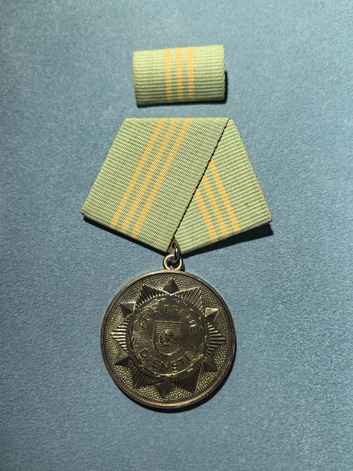 盛世勋华——号角文化勋章邮票专场拍卖第294期 东德金级内政部优异奖章 带略