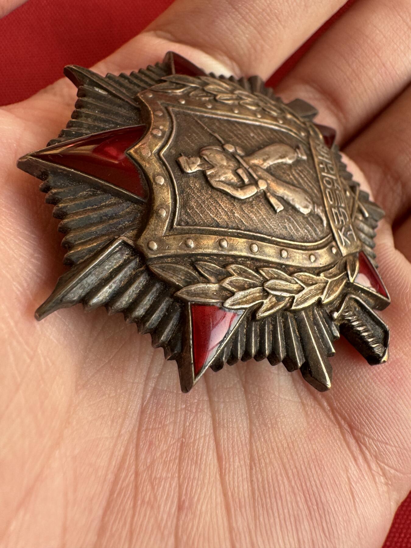 五哥徽章群   20号周六晚上八点4群联拍 银章