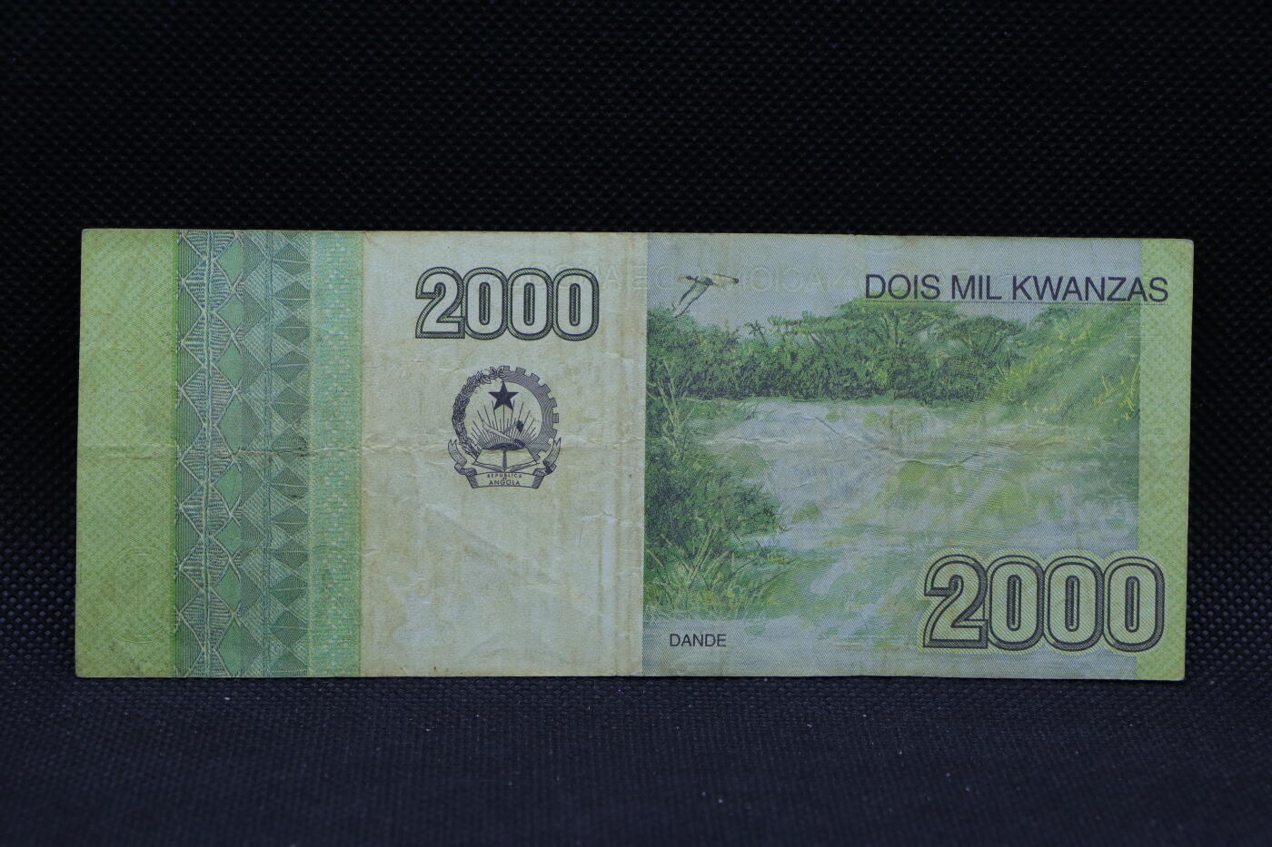 【淘币小摊】限时拍第八百三十四拍  纸币场  满百包邮可预留两周  周一统一发货   安哥拉2012年200克瓦查纸币【有折】