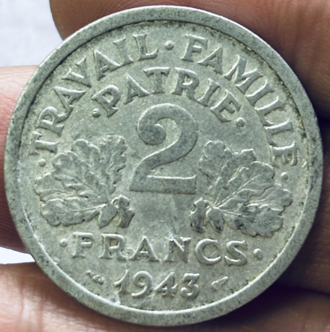 文馨钱币收藏第 286 场，圣诞节专场【 长期接收代拍品低至 0 佣金】 极美品 1943 年德占法国维希政府 2 法郎铝币，第一版本只发行 2 年首发年