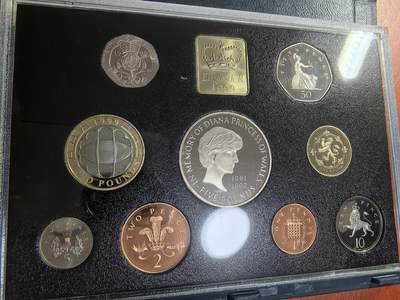 长老汇蛇年精选第八十四场拍卖 - 1999英国精制套币9枚，盒证全，含获奖币戴安娜5英镑