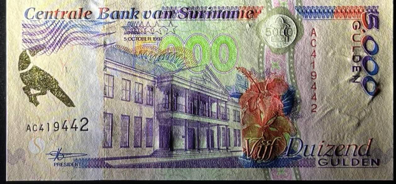 小福收藏拍卖第197期 裸钞场 本期有多张豹子号靓号 百慕大03年50元纪念钞百位号 马来亚和英属婆罗洲开国第一张纸币大冠女王 马来亚 41年1元英王乔六 法属太平洋10000法郎 捷克1000克朗纪念钞千位号  卢森堡 1000法郎  萨尔瓦多样钞 匈牙利 法罗群岛 危地马拉等多国精美纸币 苏里南 1997年 5000盾 首发年 unc