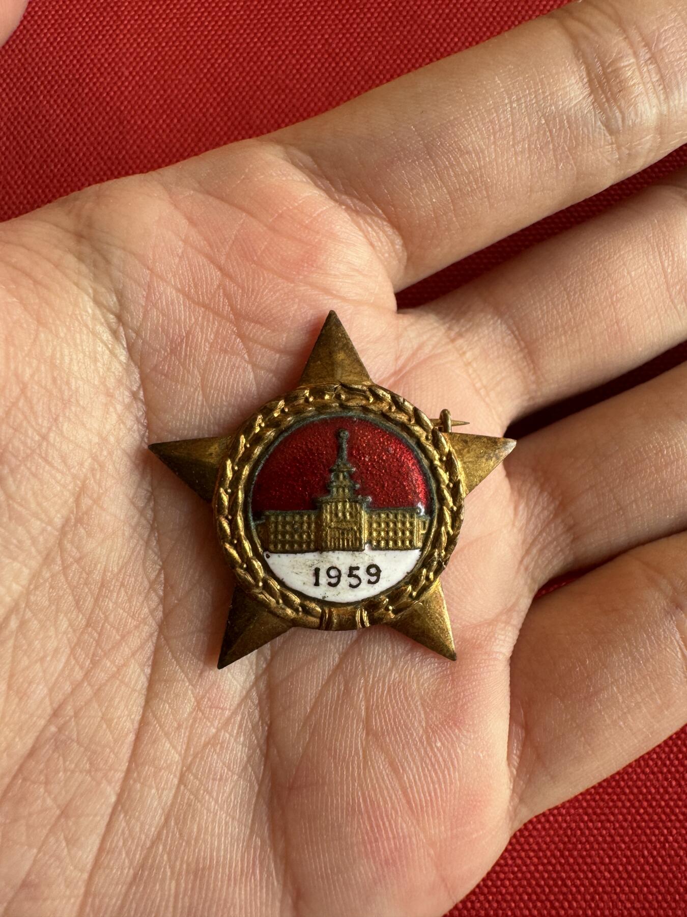 五哥徽章群   20号周六晚上八点4群联拍 铜章