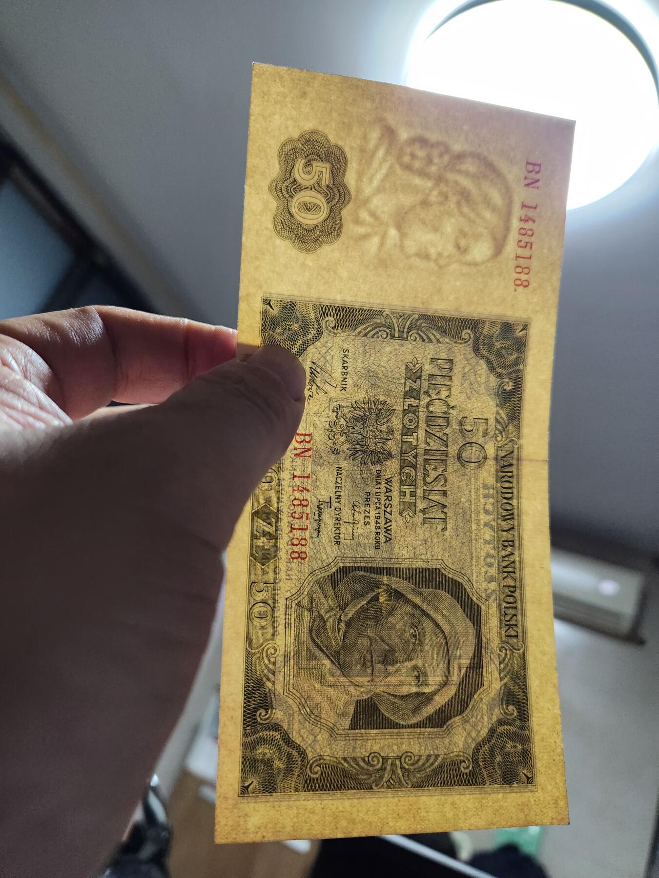 12月20号晚上8点 外国纸币自动截拍第74场 波兰 1948年50兹罗提 柱体号码 尾号188 极美品有折