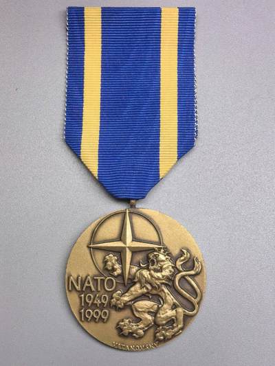 小驴勋章奖章收藏12月20日周六晚六点拍卖（珍爱和平，收藏战争，铭记历史，勿忘国耻，忠党爱国。有偿代拍，送拍规则在简介最后，参拍须阅读规则后再参拍，关系到运费包装发货时效真假辨别等关键信息，拍卖时不再发原图，看大图店主微信码在拍卖店铺介绍里） - 捷克北约50周年纪念章，巨大一块直径4厘米。