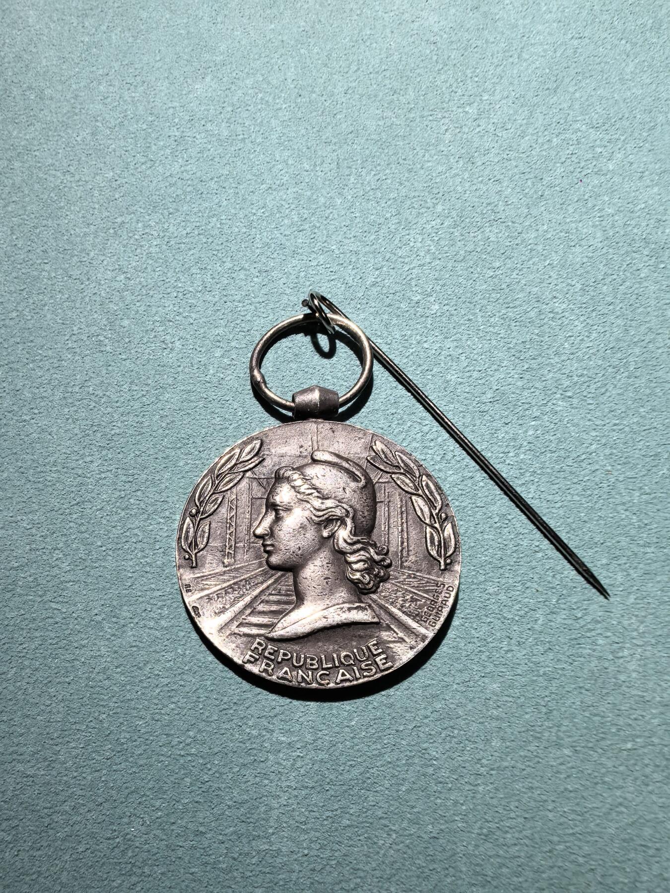 盛世勋华——号角文化勋章邮票专场拍卖第294期 法国银级铁路奖章 1969年实发版带刻名 授予工作满20年的铁路职工