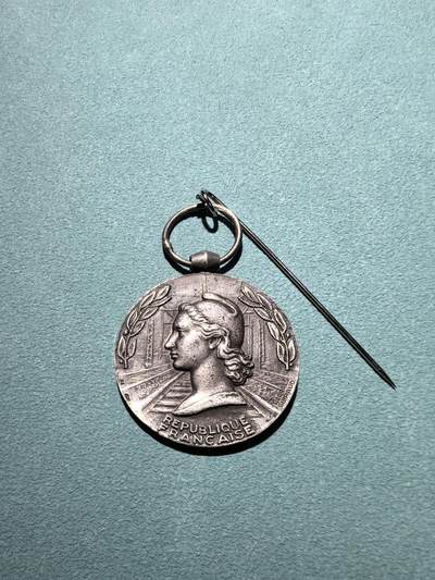 盛世勋华——号角文化勋章邮票专场拍卖第294期 - 法国银级铁路奖章 1969年实发版带刻名 授予工作满20年的铁路职工