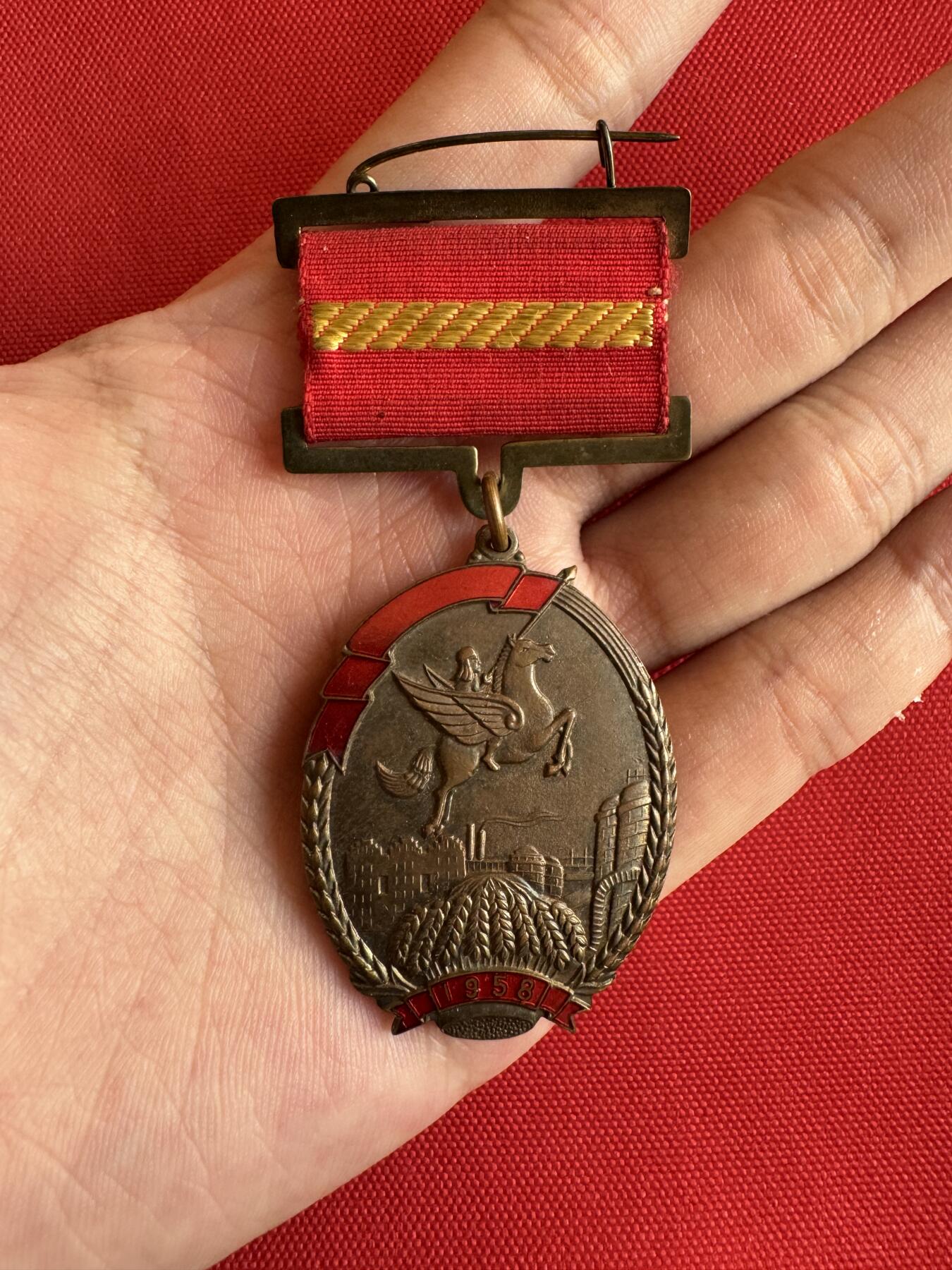 五哥徽章群   20号周六晚上八点4群联拍