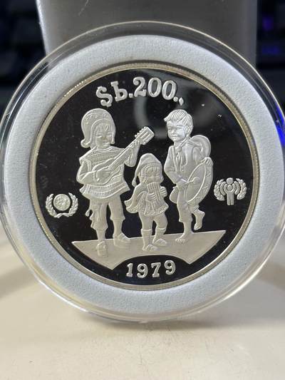 第185期拍卖 - 玻利维亚1979年国际儿童年200比索玻利维亚诺银币 ，925银，23.33克，【银价324】