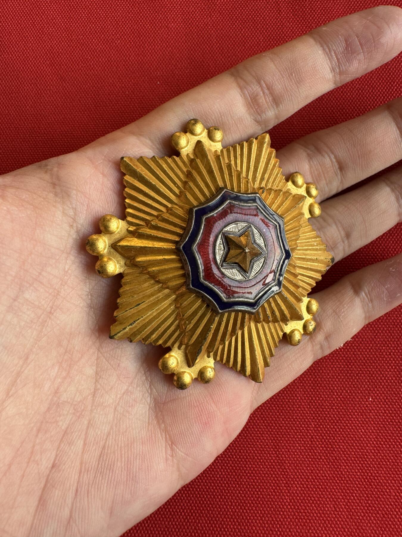 五哥徽章群   20号周六晚上八点4群联拍 朝鲜章