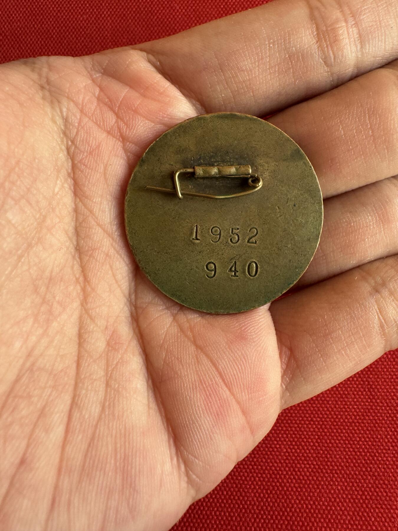 五哥徽章群   20号周六晚上八点4群联拍 铜章