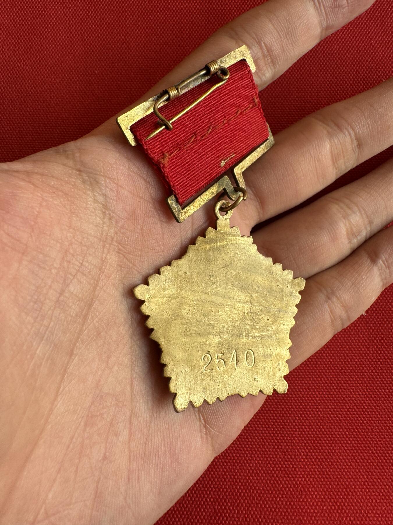 五哥徽章群   20号周六晚上八点4群联拍