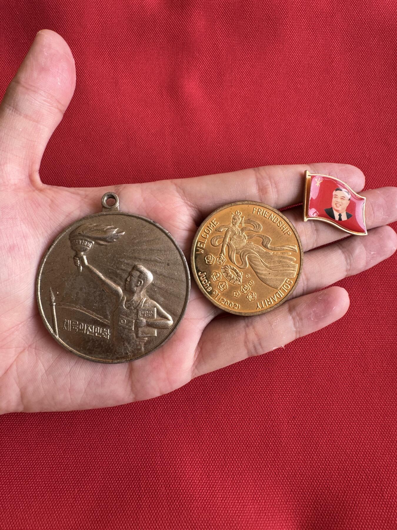 五哥徽章群   20号周六晚上八点4群联拍 朝鲜章3枚合拍