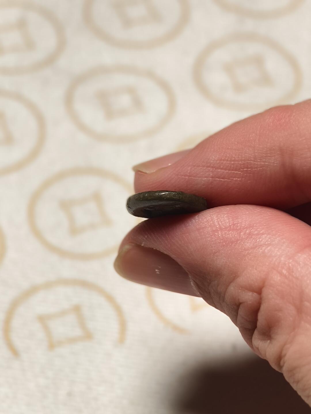 抚柳草堂-第三期章牌钱币 奖章勋章限时免佣 满百包邮 放漏专场 三佛齐王国末期至满者伯夷王国早期打制小银币 2g重正面有檀香花徽记，背面爪哇岛文，面值1 Unit或称Masa