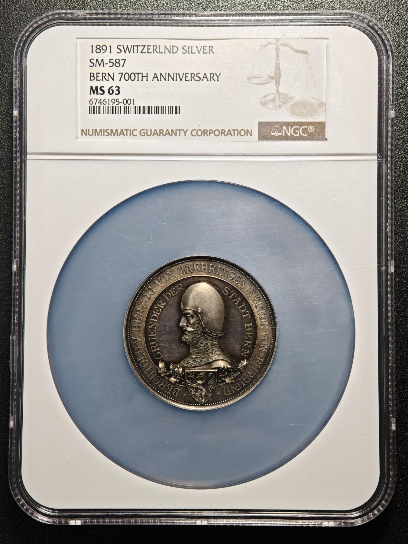 【德藏】世界币章拍卖第158期（拍品征集中~欢迎藏友联系） 1891年 瑞士伯尔尼建城700周年50mm纪念银章 念伯尔尼从1191年建城至1891年的700年历史，核心致敬伯尔尼建城者贝尔希托尔德五世 伯尔尼由策林根家族的贝尔希托尔德五世于1191年建立，“熊”作为城市象征源于建城时的狩猎传说；1891年的700周年庆典是伯尔尼城市发展史上的重要节点 原味包浆 NGC MS63