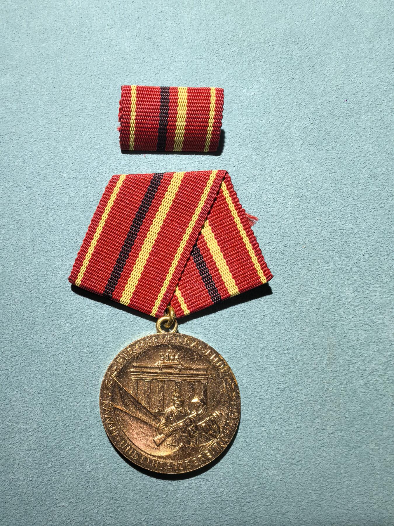 盛世勋华——号角文化勋章邮票专场拍卖第294期 东德工人阶级战斗队金级功劳奖章 带略