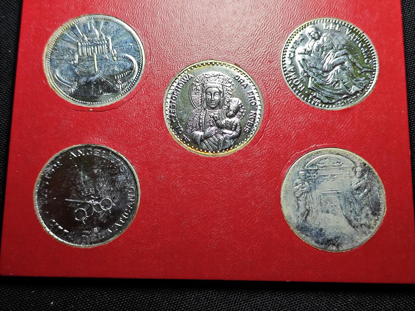 KK钱币收藏小铺 《套币 好品/批量散币专场》  2月预留时间 周末发货  梵蒂冈镀银章5枚套