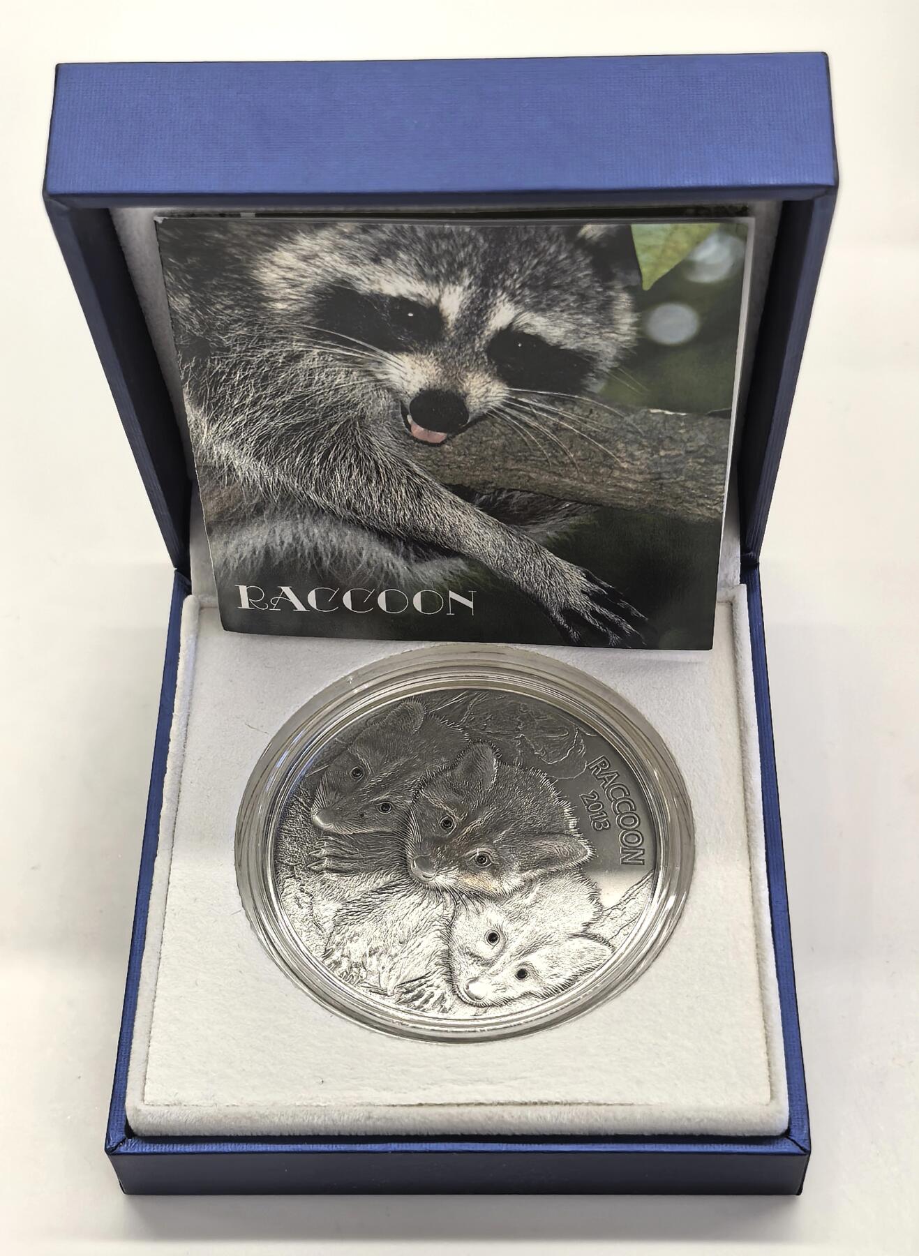 博洋堂世界钱币拍卖第153期（全场包邮） 瓦努阿图2013年100瓦图仿古镶钻银币 浣熊 2盎司999银 0.005克拉钻X6颗 发行量：500 盒证全（钻石带证）少见