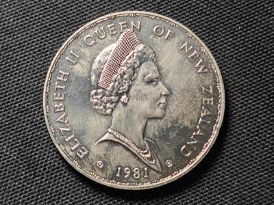 KK钱币收藏小铺 《套币 好品/批量散币专场》  2月预留时间 周末发货 -  1981新西兰1元克朗形纪念币 带盒